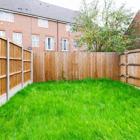 Stylish 3 Bedroom And Free Parking Holiday home *