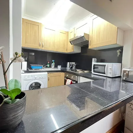 Private Double In Stratford * London