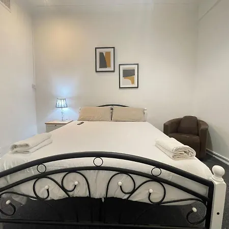 Private Double In Stratford Homestay