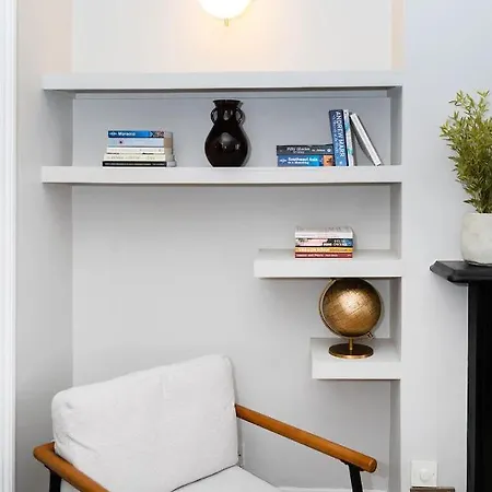 Stylish 2 Bedroom Hammersmith *