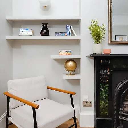 Stylish 2 Bedroom Hammersmith Apartment London