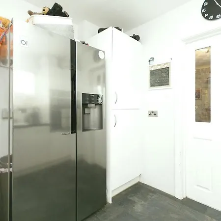 Stunning 3br Penthouse With Ac, Private Lift And Balcony In