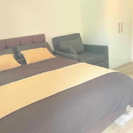 Apartment Flat Private Bathroom Wc And Kitchenette *