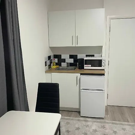 Flat Private Bathroom Wc And Kitchenette