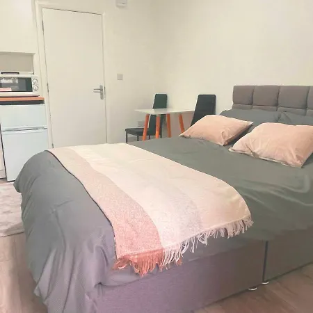 Flat Private Bathroom Wc And Kitchenette Apartment *