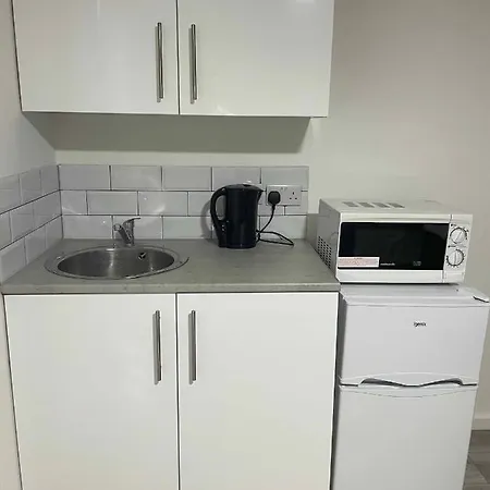 Flat Private Bathroom Wc And Kitchenette Apartment *