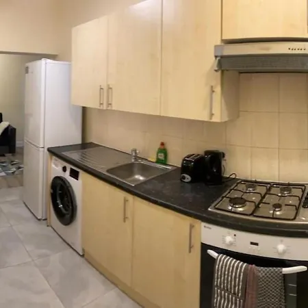 Apartment Flat 11 Brixton Hill, 1 Bedroom, 1 Bathroom Flat London