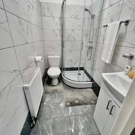Flat 3 Battersea Park Rd, 2 Bedroom, 1 Bathroom Flat