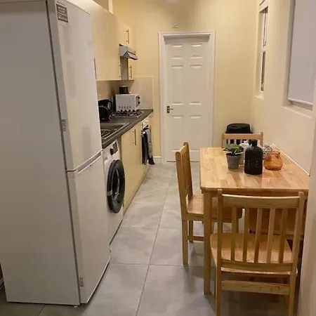 Apartment Flat 11 Brixton Hill, 1 Bedroom, 1 Bathroom Flat London
