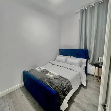 Flat 3 Battersea Park Rd, 2 Bedroom, 1 Bathroom Flat Apartment *