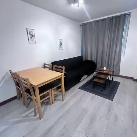 Apartment Flat 7 Near Westfield Centre, 1 Bedroom, 1 Bathroom Flat