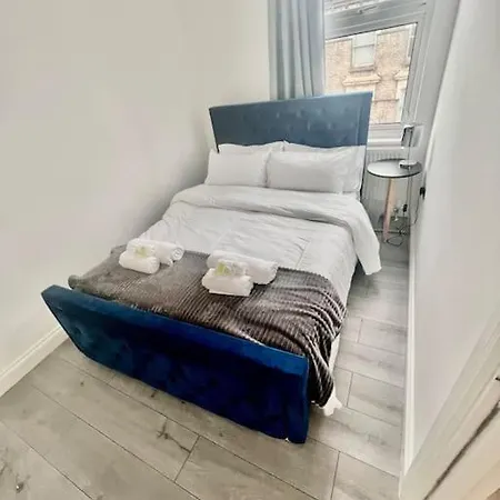 Flat 3 Battersea Park Rd, 2 Bedroom, 1 Bathroom Flat Apartment London