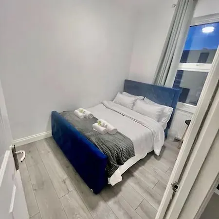 Flat 3 Battersea Park Rd, 2 Bedroom, 1 Bathroom Flat Apartment