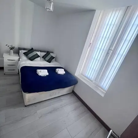 Apartment Flat 7 Near Westfield Centre, 1 Bedroom, 1 Bathroom Flat