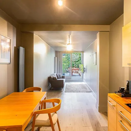 189b Caledonian Road Apartment