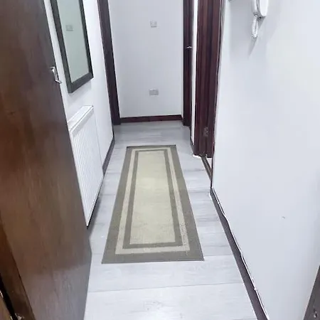 Flat 7 Near Westfield Centre, 1 Bedroom, 1 Bathroom Flat * London