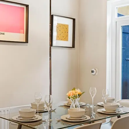 Crossrail - Large 2 Bedrooms - Sleeps 7 - Perfect For Groups - Private Garden - Wifi - Close To Elizabeth Line For Easy Access To Heathrow And London * Greenford (Greater London)