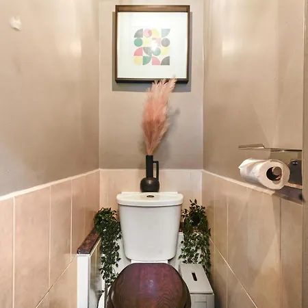 Crossrail - Large 2 Bedrooms - Sleeps 7 - Perfect For Groups - Private Garden - Wifi - Close To Elizabeth Line For Easy Access To Heathrow And London Apartment