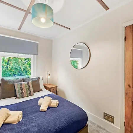 Apartment Crossrail - Large 2 Bedrooms - Sleeps 7 - Perfect For Groups - Private Garden - Wifi - Close To Elizabeth Line For Easy Access To Heathrow And London Greenford (Greater London)