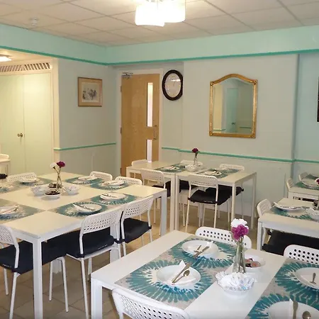 Lancaster Court 3*