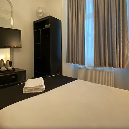 Lancaster Court 3*