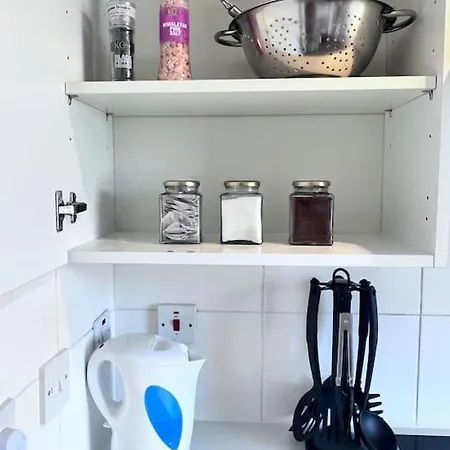 Apartment Flat 10 Near Westfield Centre, 1 Bedroom, 1 Bathroom Flat *