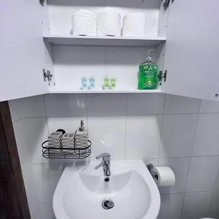 Flat 10 Near Westfield Centre, 1 Bedroom, 1 Bathroom Flat Apartment London