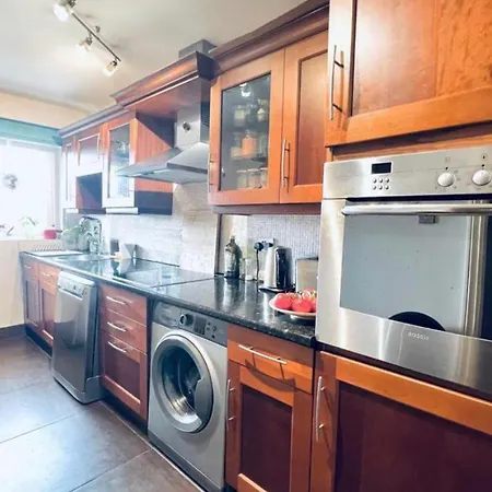 Homestay Beautiful Double With Private Bathroom *