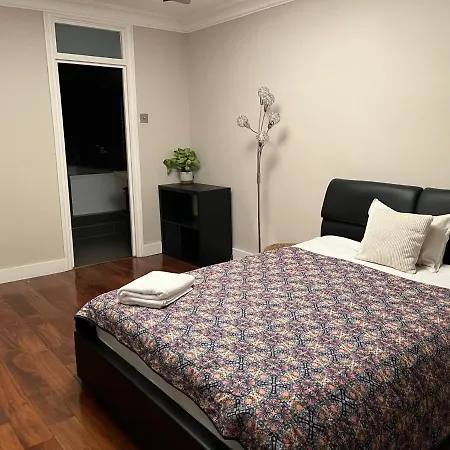 Homestay Beautiful Double With Private Bathroom Woodford