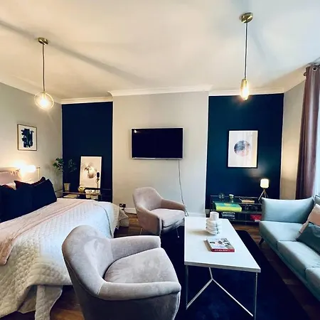 Chic Near Regent's Park N8 London
