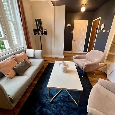 Chic Near Regent's Park N8 *