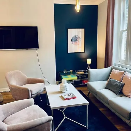 Chic Near Regent's Park N8 London