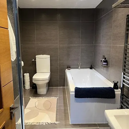 Homestay Beautiful Double With Private Bathroom *