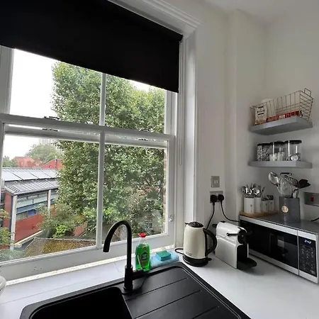 Chic Near Regent's Park N8 London