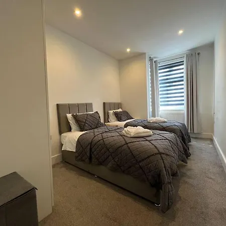 Star London Bell Lane 3-bed Oasis With Garden Apartment *