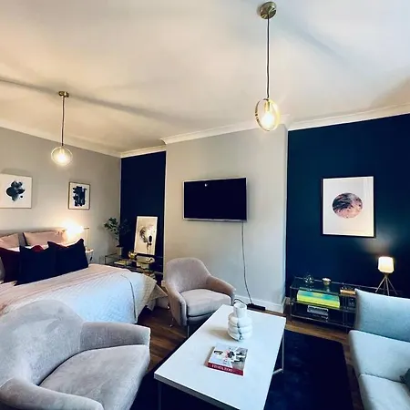 Chic Near Regent's Park N8 Apartment