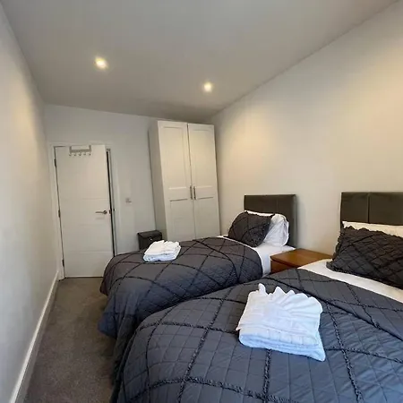 Star London Bell Lane 3-bed Oasis With Garden