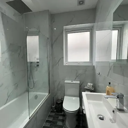 Apartment Star London Bell Lane 3-bed Oasis With Garden *