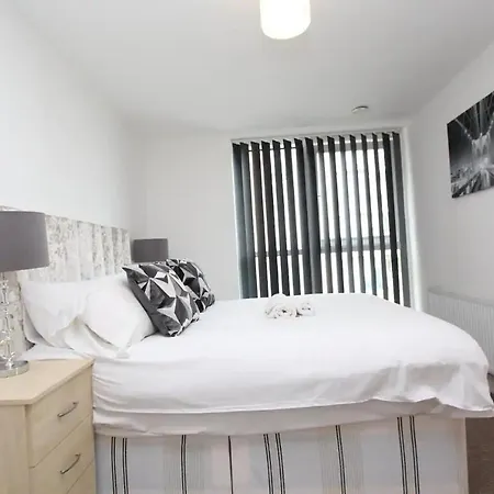 1 Bedroom With Dock Views In E16 London
