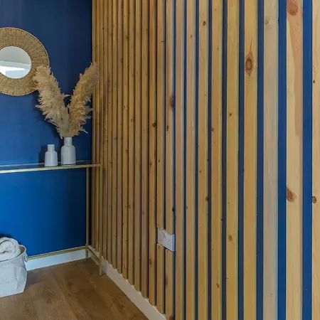 Lovely 3 Beds Penthouse Apartment