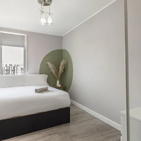 Lovely 3 Beds Penthouse * London