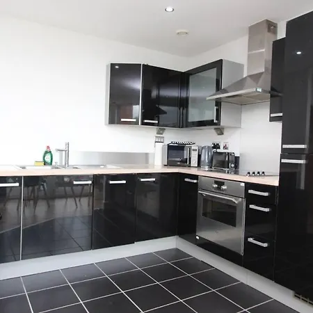 1 Bedroom With Dock Views In E16 Apartment London