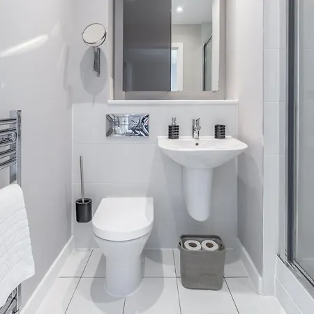 Lovely 3 Beds Penthouse * London