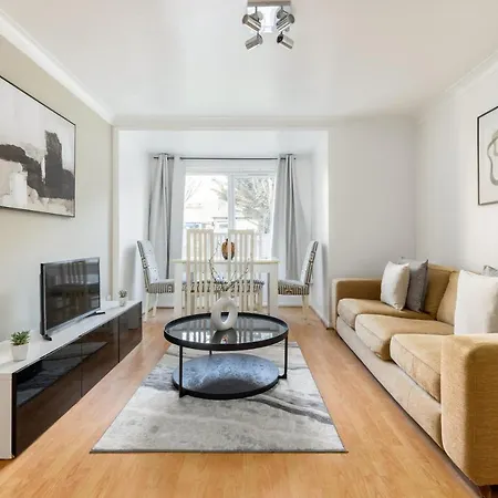 The Bridge Apartment *