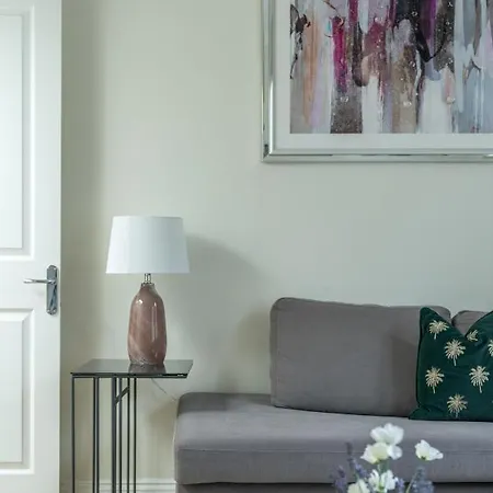 Luxury 2 Bedroom On Portobello Road