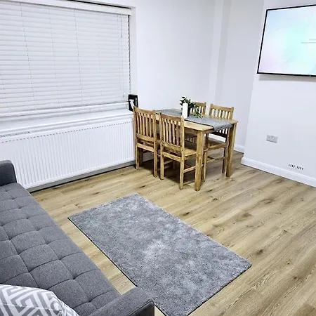 Wonderful In Wembley Apartment *