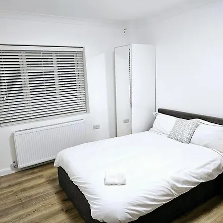 Wonderful In Wembley Apartment