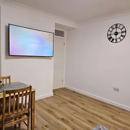 Wonderful In Wembley Apartment *
