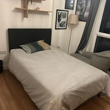 Apartment Immaculate 2-bed In Romford
