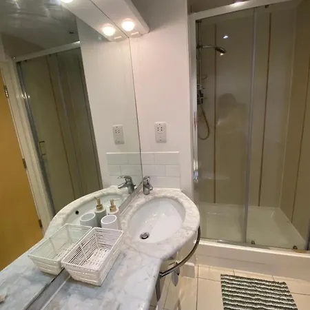 The Wimbledon Apartment Raynes Park